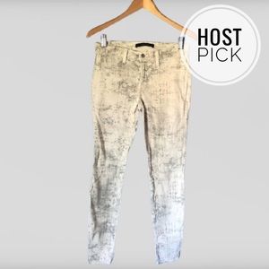 💥 J Brand | White Acid Wash Jeans 💥